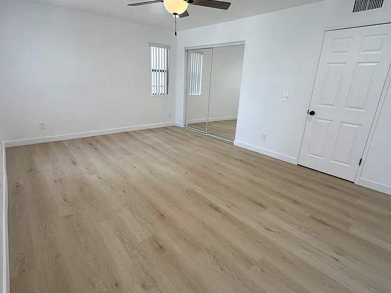1150 N Columbus Ave #4 — Photo 8