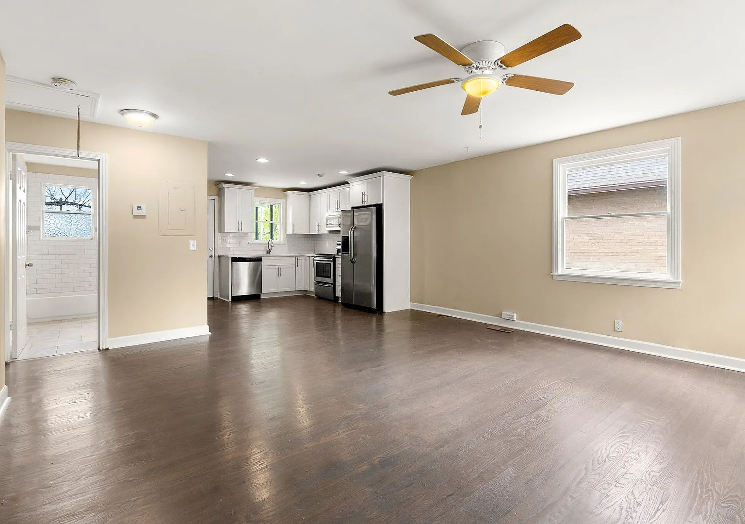 Coming in September. Great remodel in Cleveland Park off Ellington Parkway! — Photo 2
