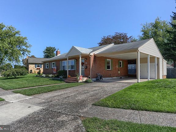 3rd image of 74 Runyon Rd