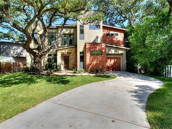 Gracious Heritage Oak to greet you!