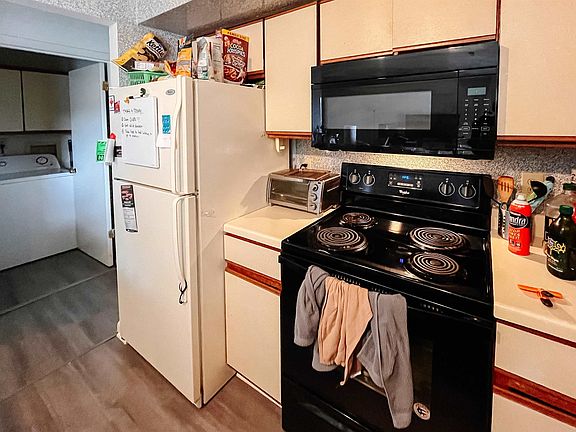 5th image of 817 Cascade Ct #817