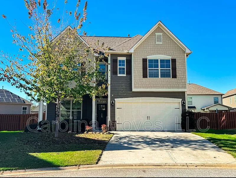 3 bed, 2.5 bath, 2300 sqft, $2,399 — Photo 1
