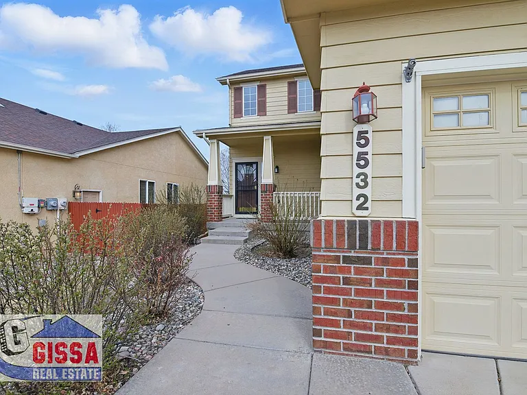 5532 Mountain Garland Dr — Photo 4