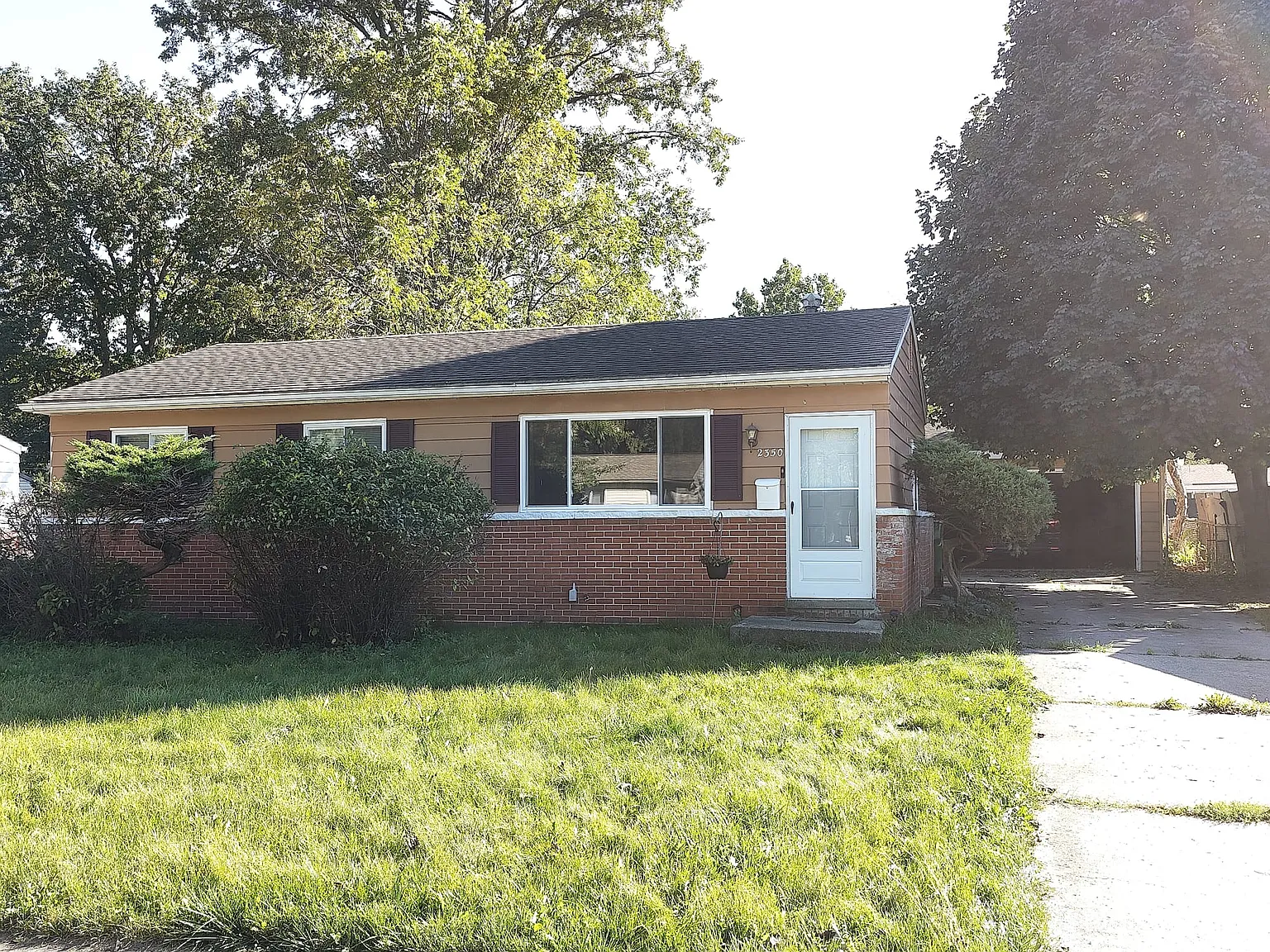3 bed, 888 sqft, $1,950 — Photo 2