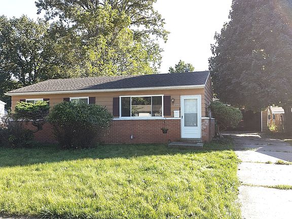 2nd image of 2350 Ravinewood Ave