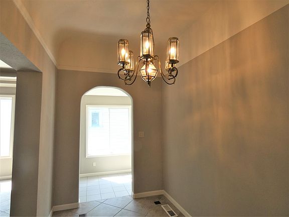 4th image of 360 E Saint James St #8