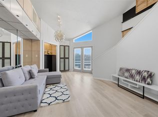 10855 Meadowglen Ln APT 823, Houston, TX 77042