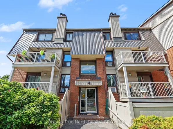 4 Sweetbriar Cir #3, Ottawa, ON K2J 2K4