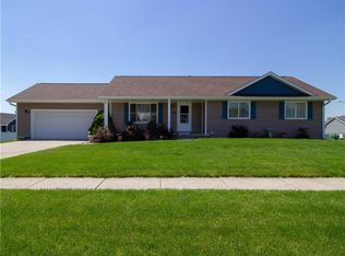 202 Deer Ridge Dr NW, Bondurant, IA 50035