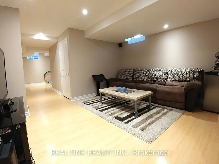 667 Bennett Blvd — Photo 18