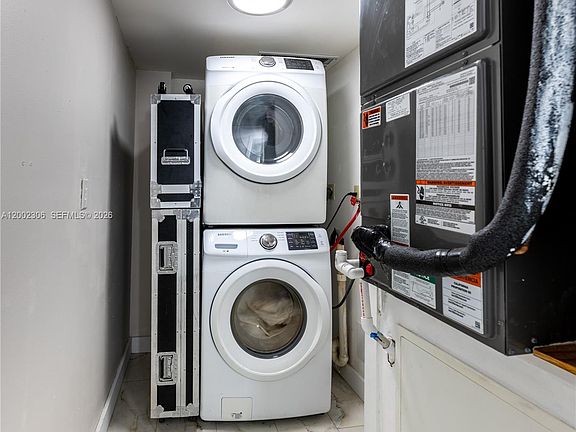 4th image of 300 NW 42nd Ave APT 610