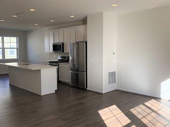 3rd image of 14324 Potomac Heights Ln