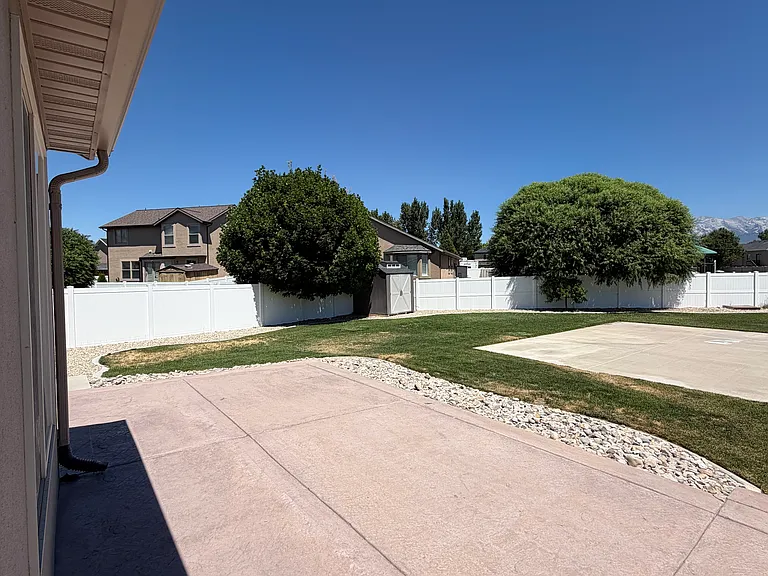1831 S 550th St W — Photo 2