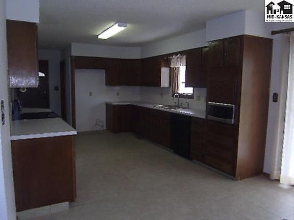 4th image of 32 E Williams Ave