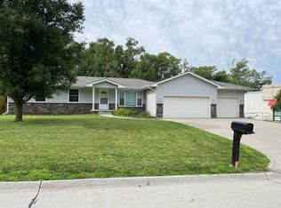2111 Pleasantview Ln, Bellevue, NE 68005