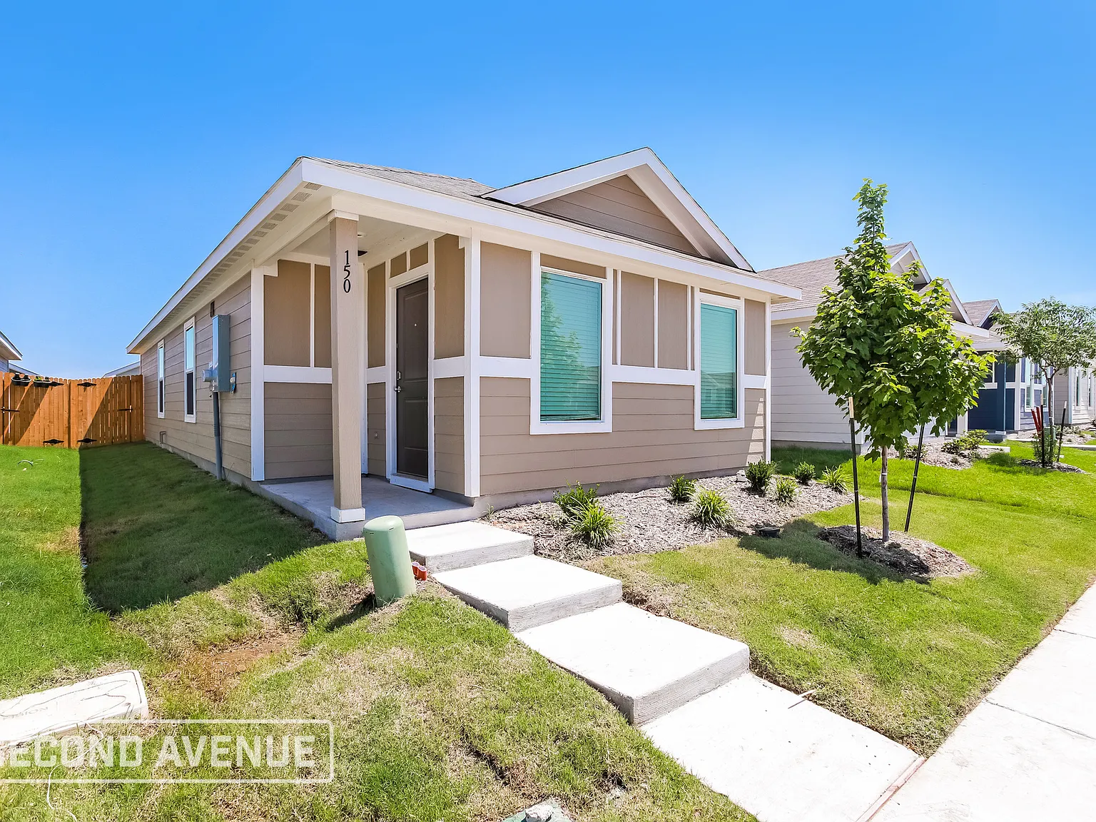 3 bed, 2.0 bath, 1017 sqft, $1,549 — Photo 2