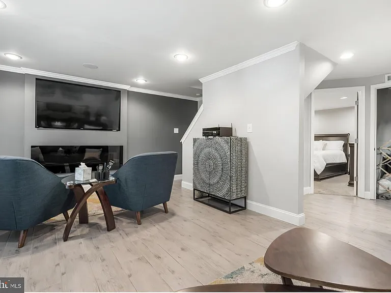 98 Courtland Woods Cir — Photo 18