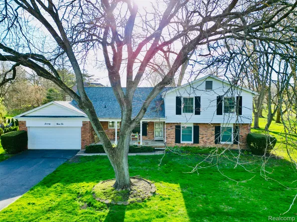 7310 Cathedral Dr, Bloomfield Hills, MI 48301