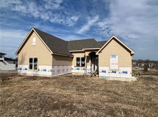 2404 NE Shoal Creek Pkwy, Kansas City, MO 64155
