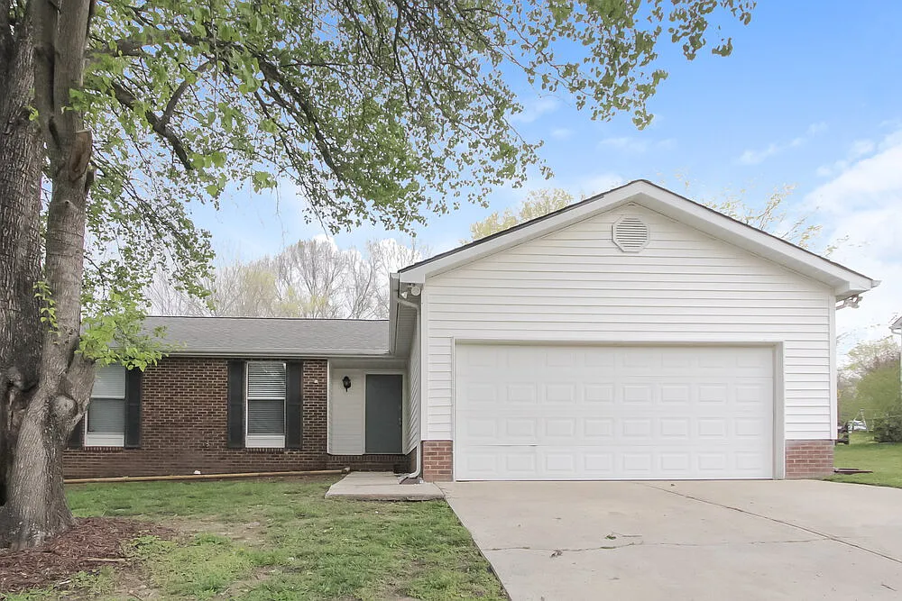 3 bed, 2.0 bath, 1456 sqft, $1,950 — Photo 1