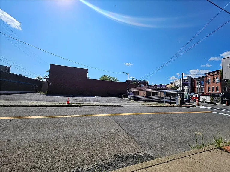 268 Main St — Photo 3