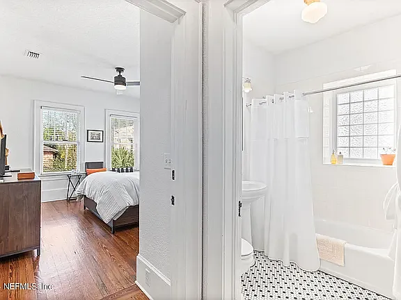 2973 Herschel St — Photo 32