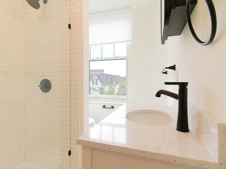 Huntington Apartments — Photo 14