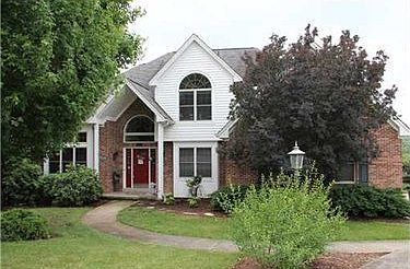 1st image of 215 Crescent Ct