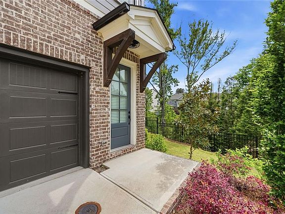 3rd image of 228 Retreat Ln