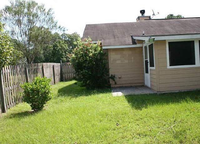 2nd image of 215 Lake Wisteria Dr