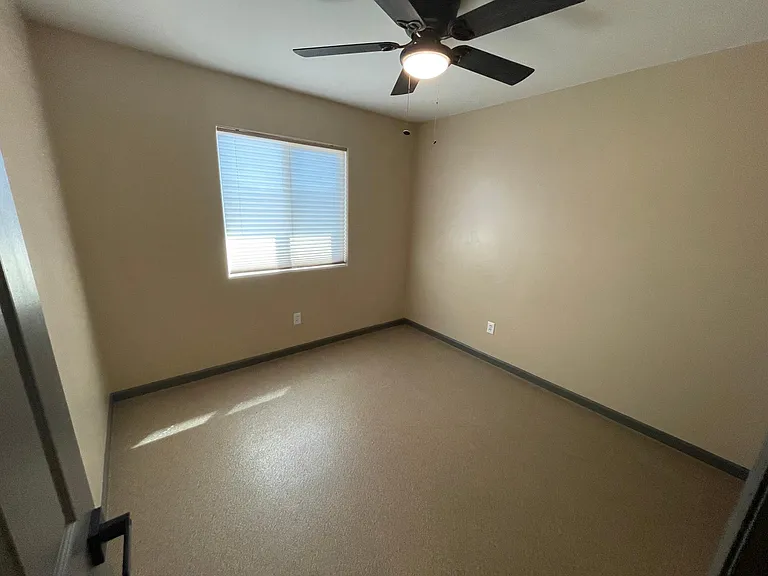 890 N Prescott Ave — Photo 2