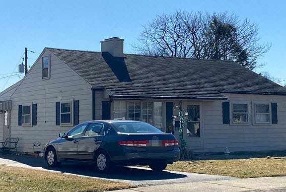3rd image of 1740 North Blvd