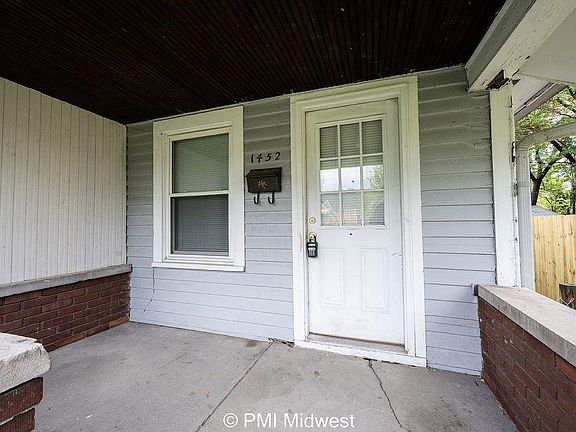 3rd image of 1452 N Gladstone Ave