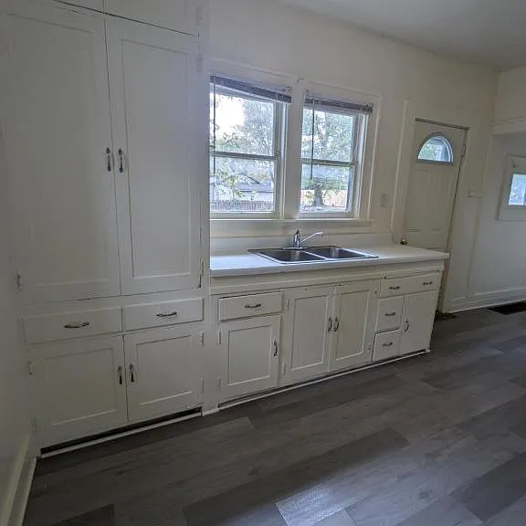 705 W Monroe St — Photo 8