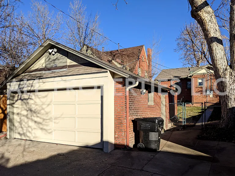 557 S Race St — Photo 46