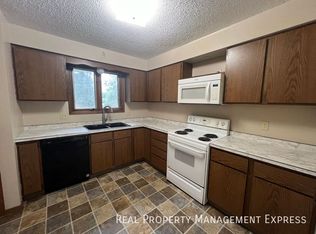 930 S Cleveland Ave, Sioux Falls, SD 57103