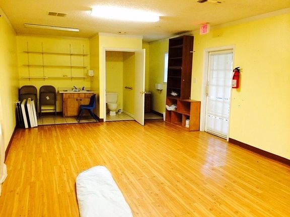 2nd image of 252 S Elm St