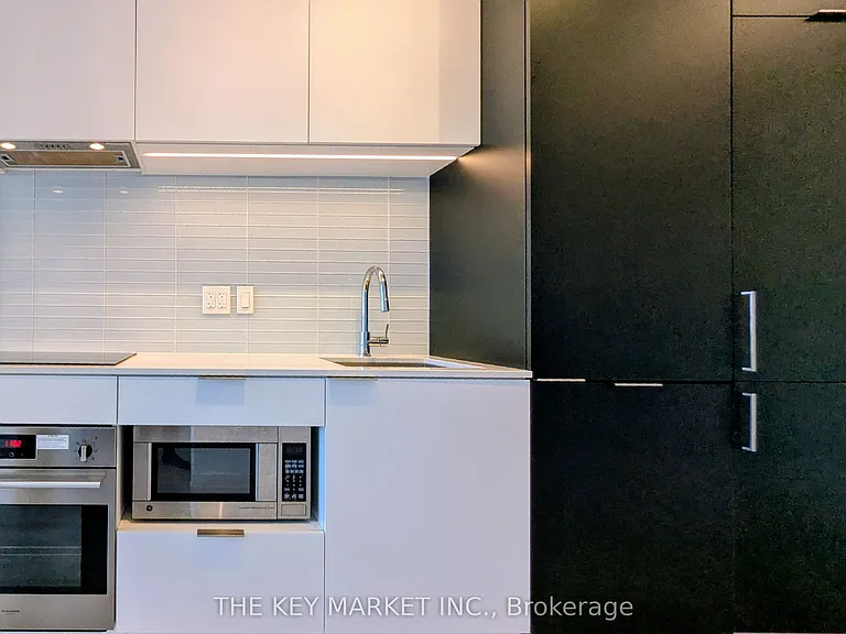 33 Helendale Ave #1511 — Photo 12