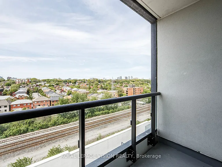 858 Dupont St #716 — Photo 18