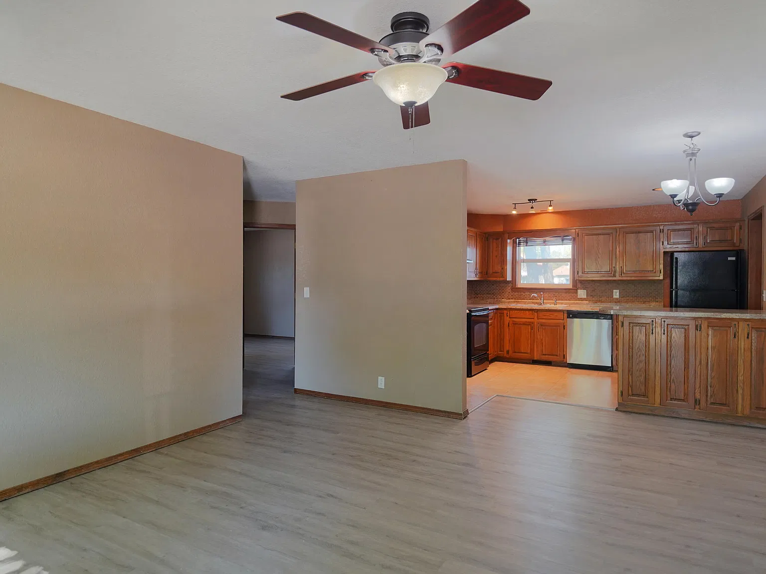 2 bed, 2.0 bath, 1000 sqft, $1,200 — Photo 2