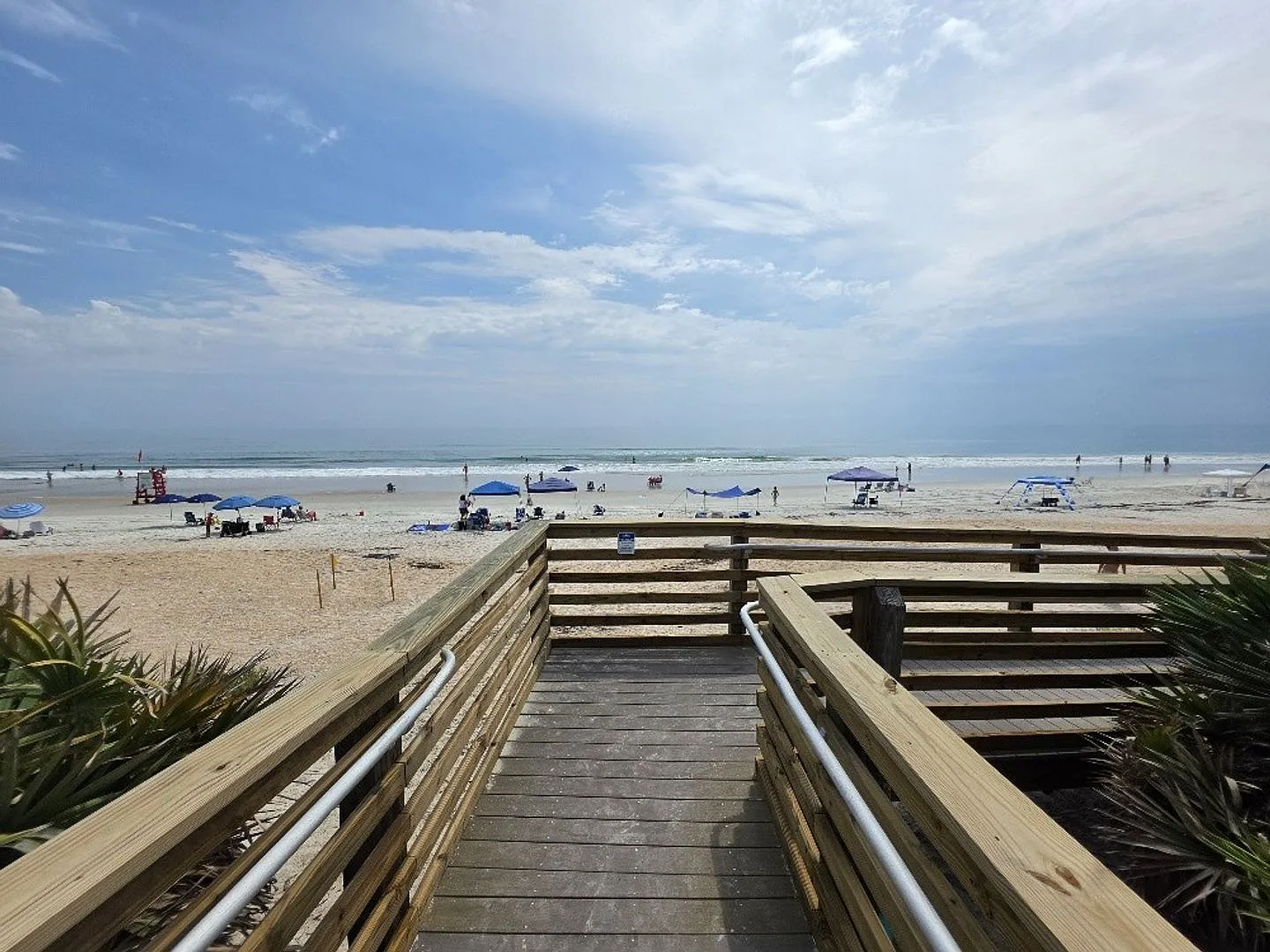Direct Beach front 2 Bedroom 2 Bathroom Condo — Photo 1