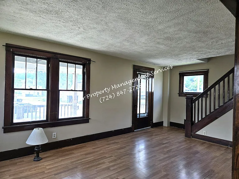 407 Bridge St — Photo 3