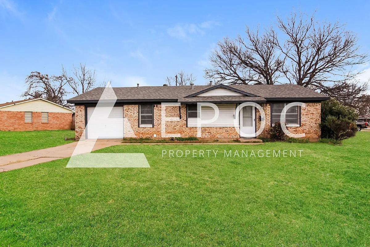1401 Phoenix Dr — Photo 1