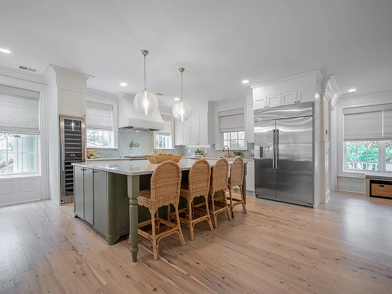 108 Live Oak Dr — Photo 4