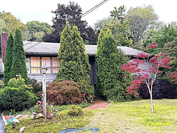 375 Woodland Dr, Hanover, MA 02339
