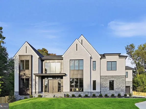 2101 Grayson Pl, Falls Church, VA 22043