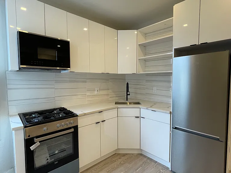 86 Wallis Ave #2B — Photo 1