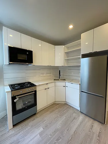 86 Wallis Ave #2B Photo 1
