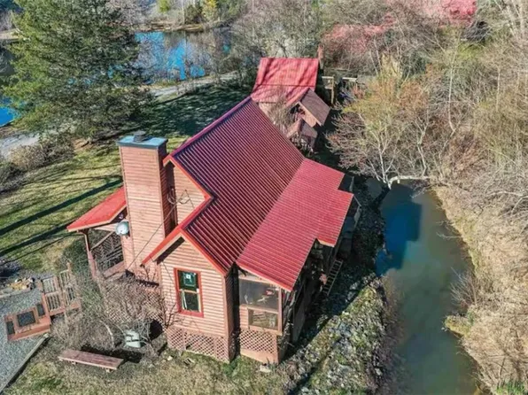 64 Bear Lake Dr, Blue Ridge, GA 30513