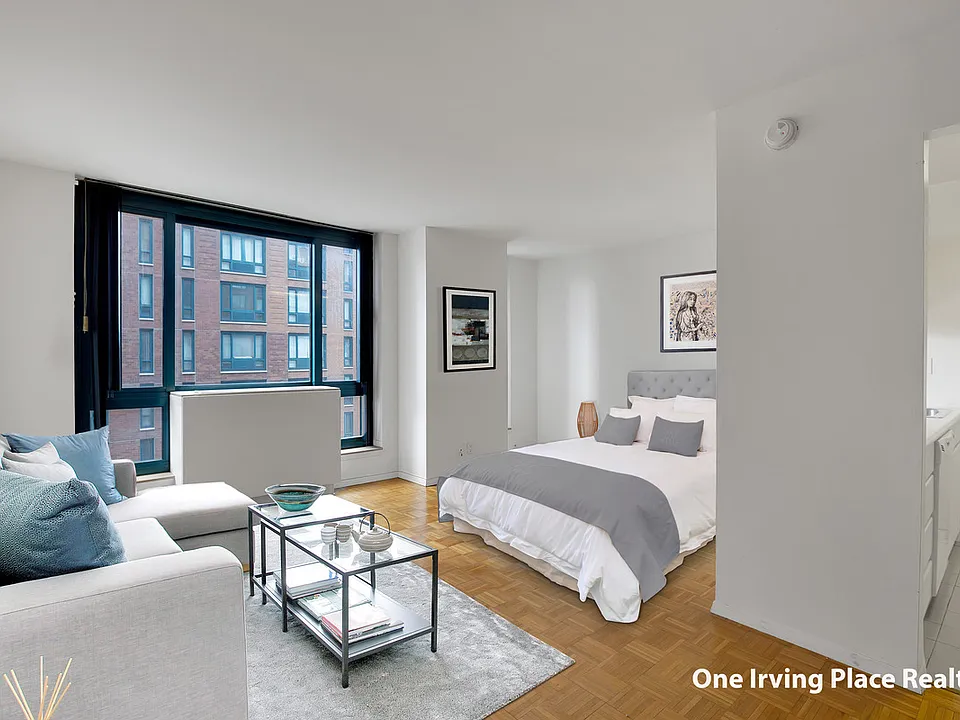 1 Irving Pl #P17I